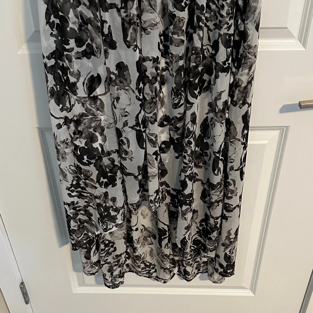 Vera Wang Black and White Maxi Dress - Picture 4 of 12